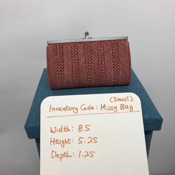 Pink Salmon shade sparkly crochet Metallic Clutch handheld clasp Purse - Picture 12 of 13